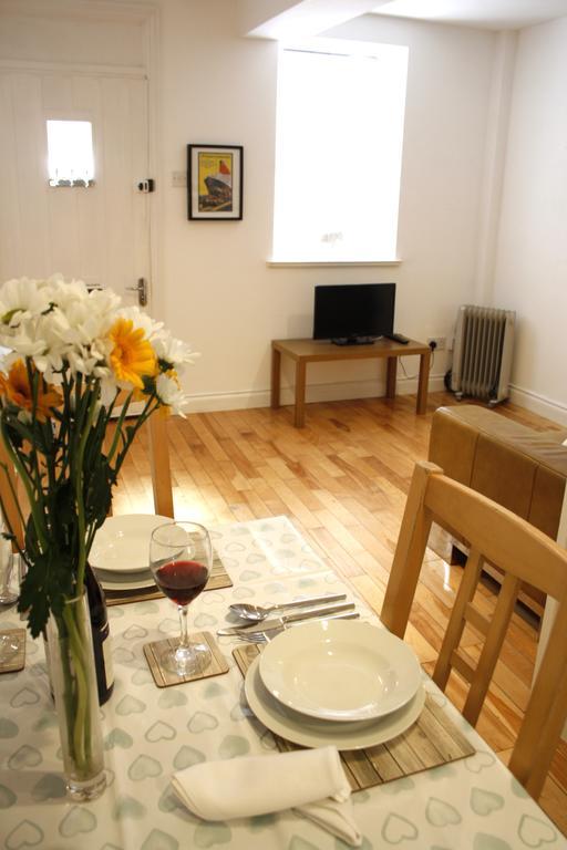 The Shop By Treetop Property Cirencester Room photo